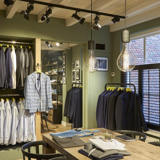 JASNO Shutters im Kaïn Luxury Menswear & Tailoring Bekleidungsgeschäft in Eersel